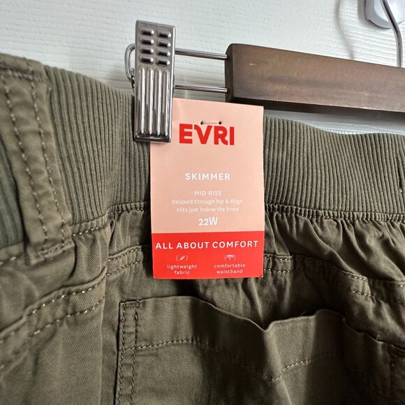 NWT Women's 22W EVRI Olive Green Elastic Comfort Waist Utility Skimmer Capris - Picture 4 of 9